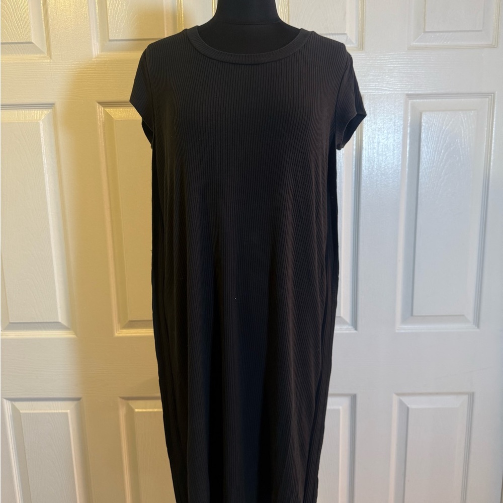 Elegant Black Ribbed Midi Dress